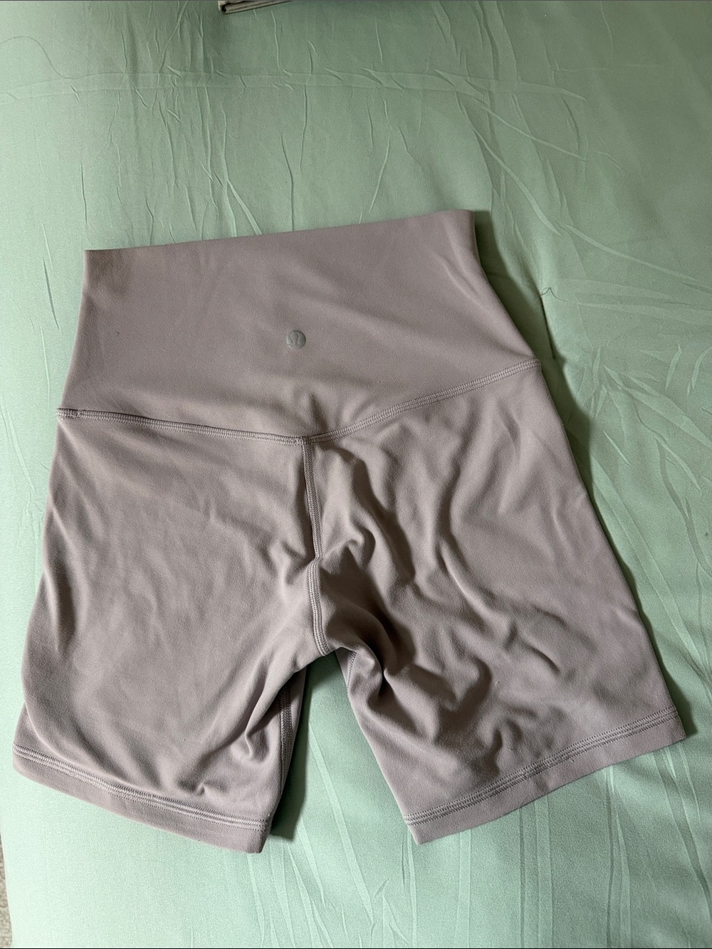 Lululemon High-Rise Seamless Women’s Bike Shorts - Taupe size 4